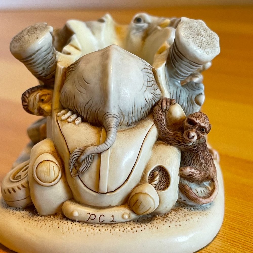 Vintage Harmony Kingdom Blue Box Series -- "Heavy Petting" - Picture 4 of 6